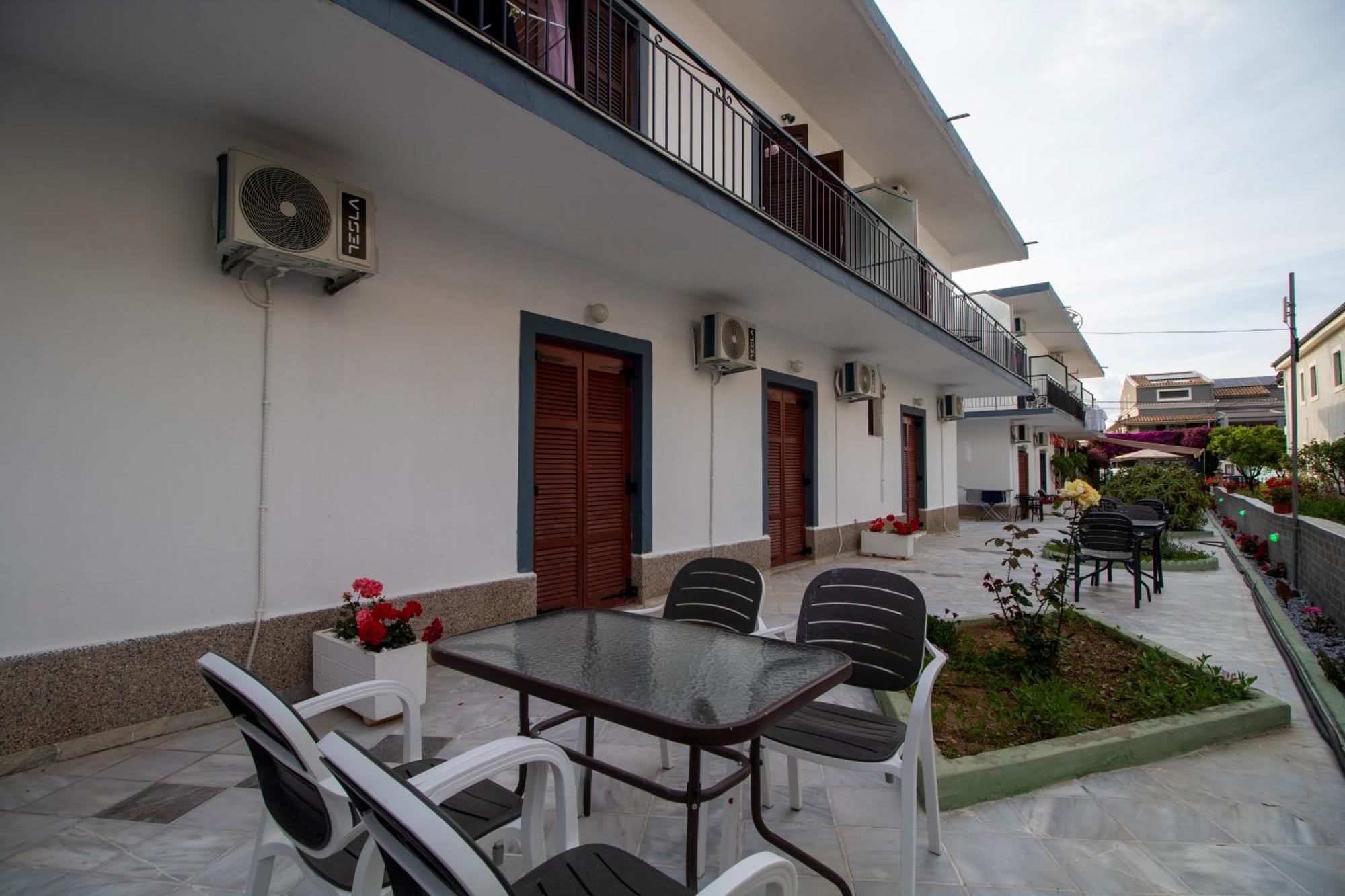 Harry'S Bar & Apartments 1 Acharavi  Exteriér fotografie