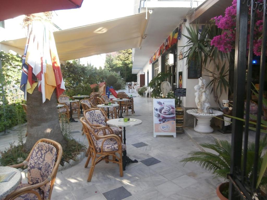 Harry'S Bar & Apartments 1 Acharavi  Exteriér fotografie